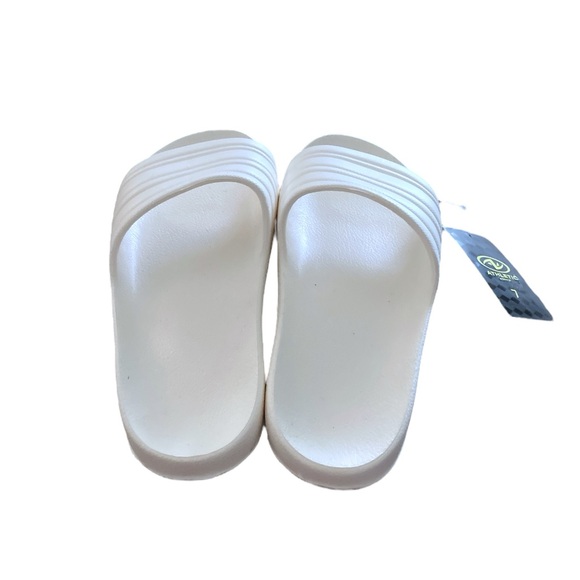 Tunnel Slide Sandals - Picture 3 of 10